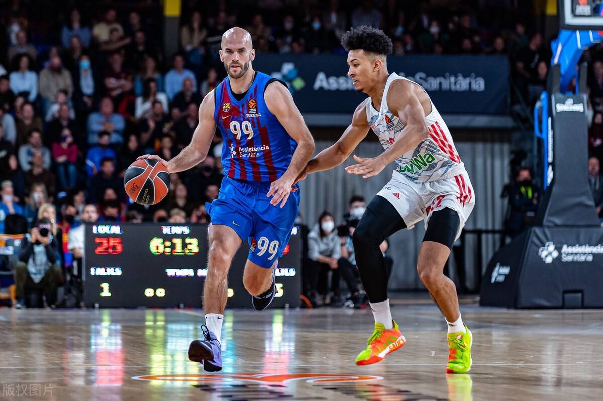 附近的三人 附近的三人