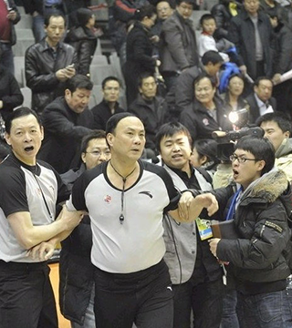 与距离在持 与距离在持